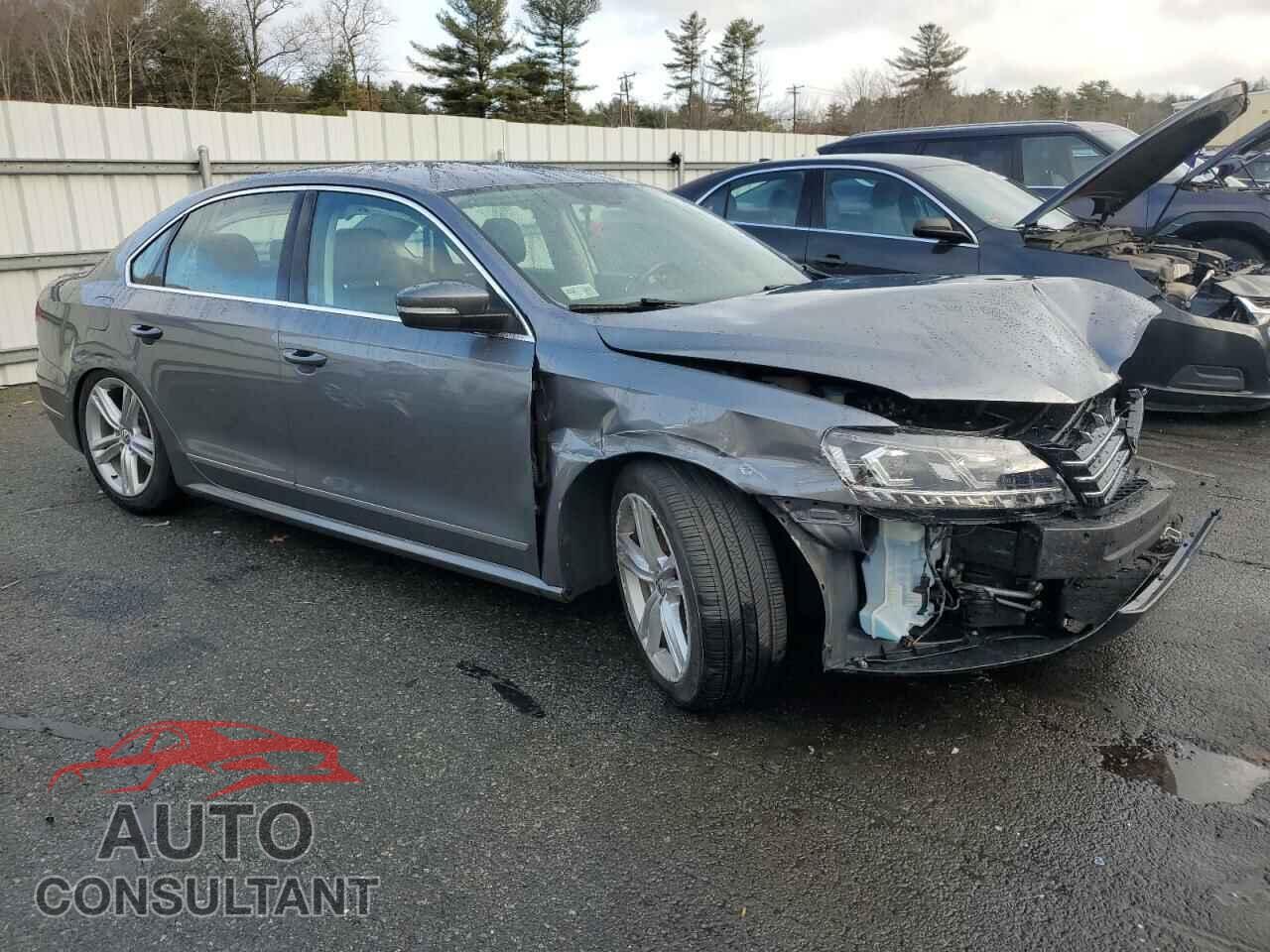 VOLKSWAGEN PASSAT 2015 - 1VWCV7A32FC053108