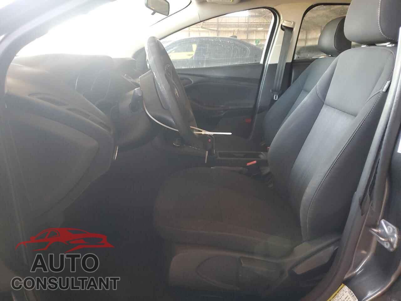 FORD FOCUS 2015 - 1FADP3E27FL375504