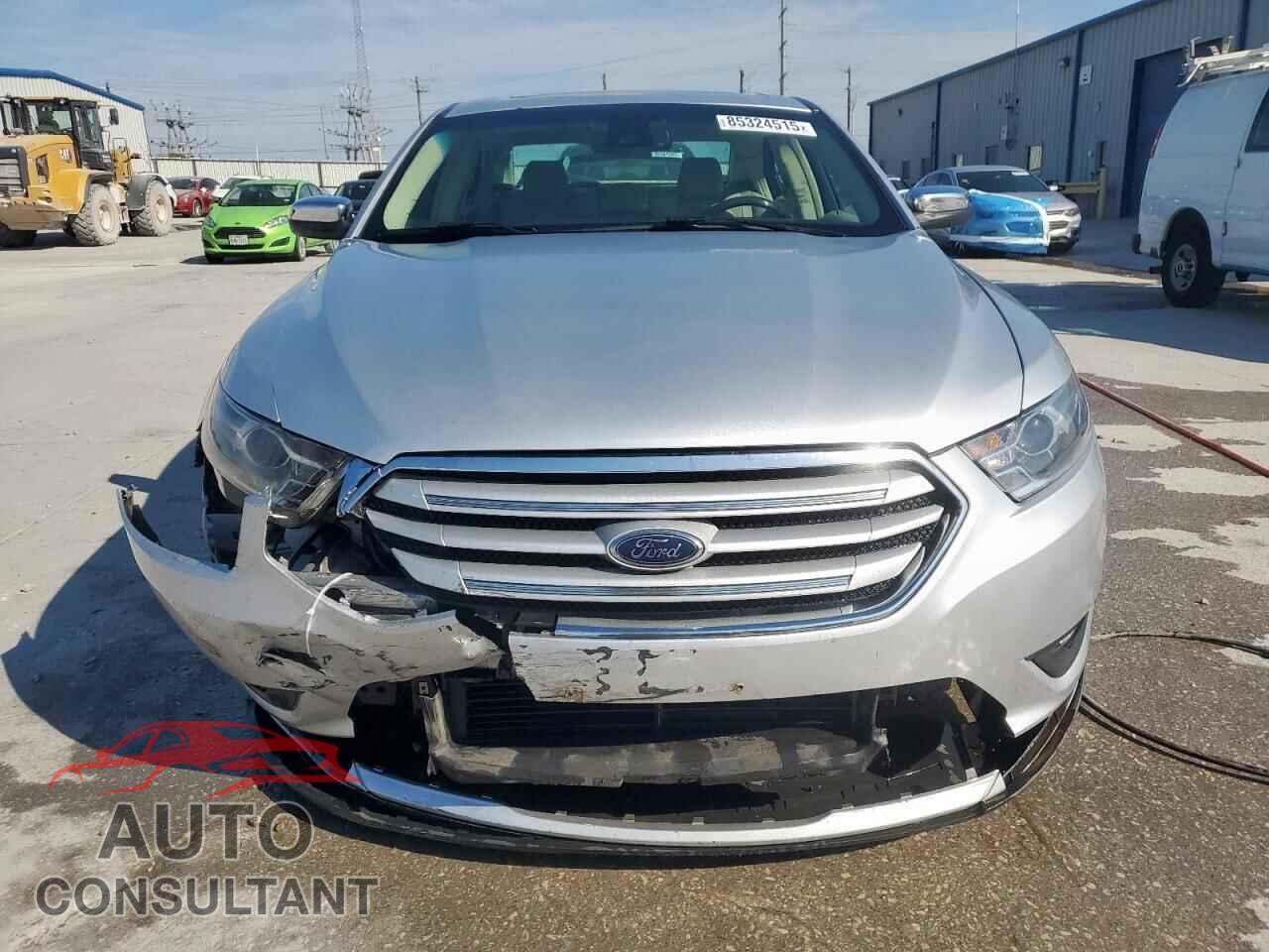 FORD TAURUS 2018 - 1FAHP2F83JG118047