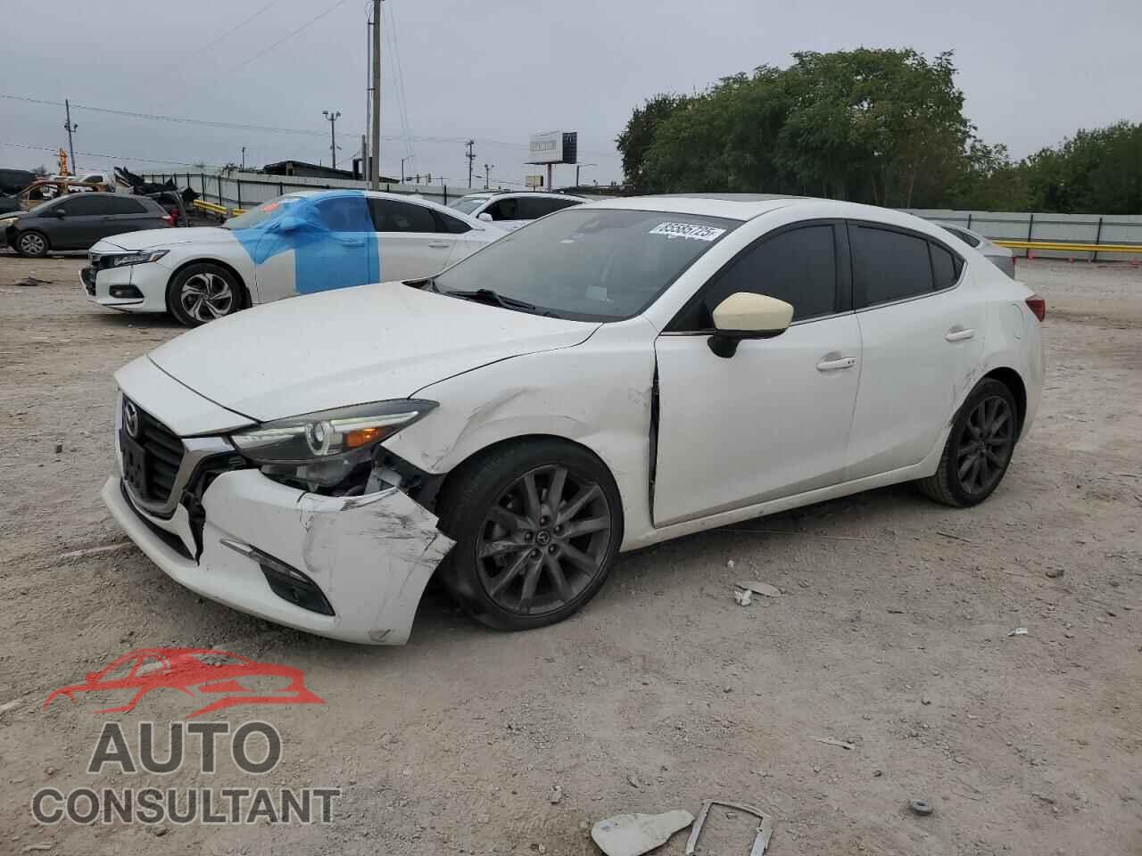 MAZDA 3 2018 - 3MZBN1W30JM236483