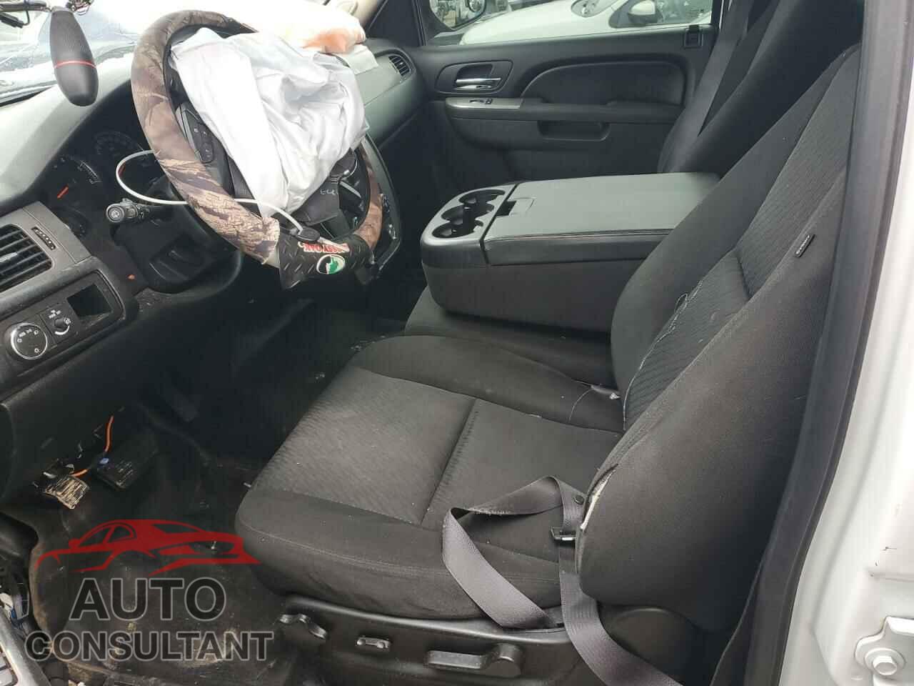 CHEVROLET TAHOE 2011 - 1GNLC2E08BR265814