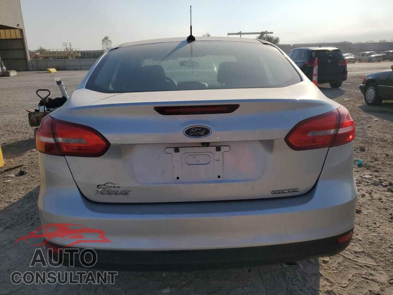 FORD FOCUS 2015 - 1FADP3E26FL368558