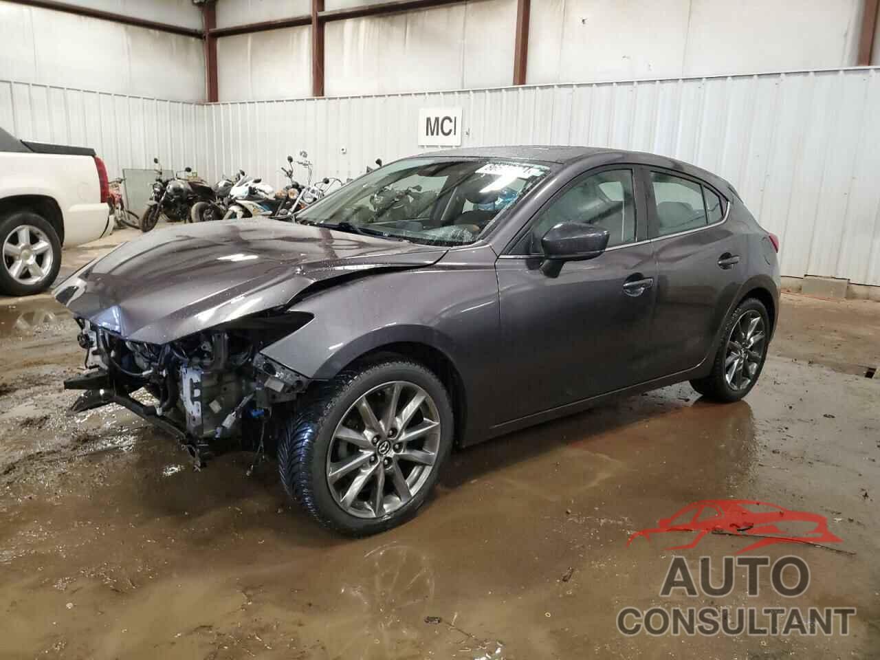 MAZDA 3 2018 - 3MZBN1L38JM257991
