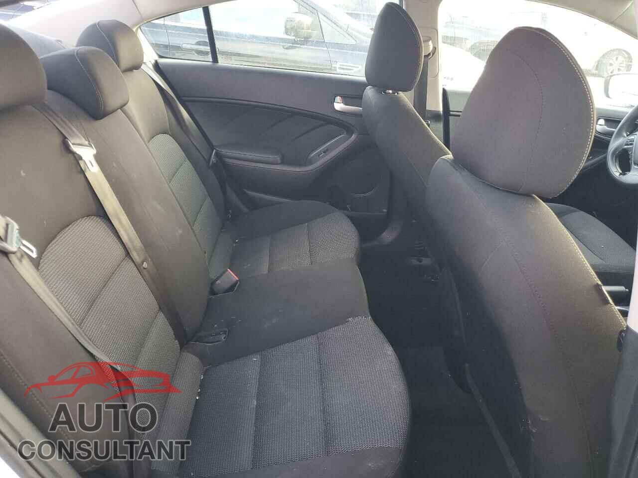 KIA FORTE 2018 - 3KPFK4A74JE180969