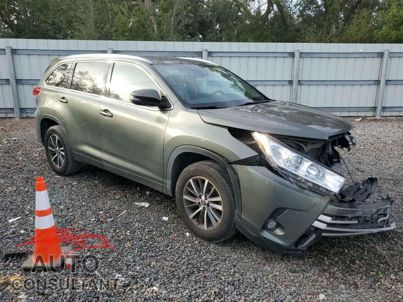 TOYOTA HIGHLANDER 2018 - 5TDKZRFH6JS242550