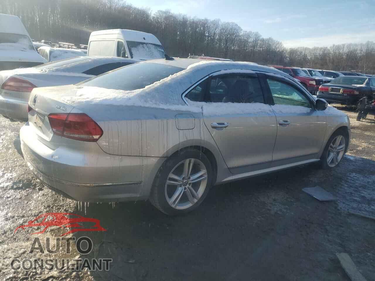VOLKSWAGEN PASSAT 2015 - 1VWCV7A38FC052979