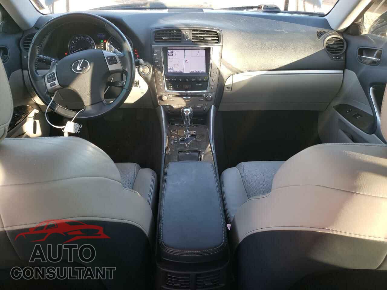 LEXUS IS 2011 - JTHCF5C29B5050230