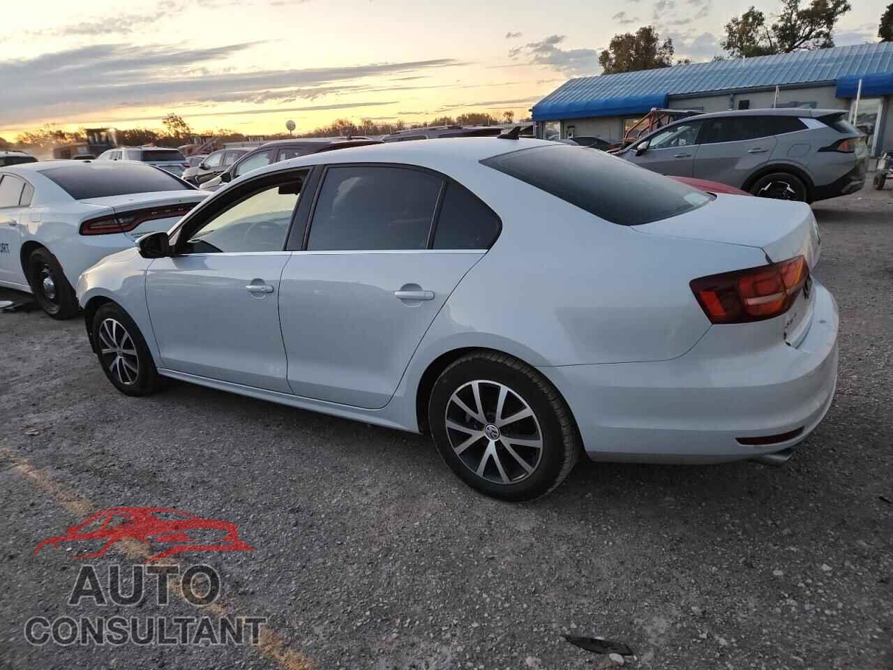VOLKSWAGEN JETTA 2018 - 3VWDB7AJ8JM260007