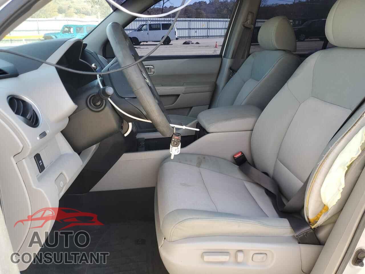 HONDA PILOT 2011 - 5FNYF3H48BB021886