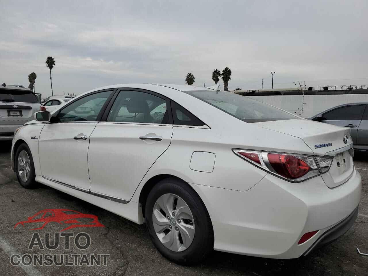 HYUNDAI SONATA 2013 - KMHEC4A47DA088109