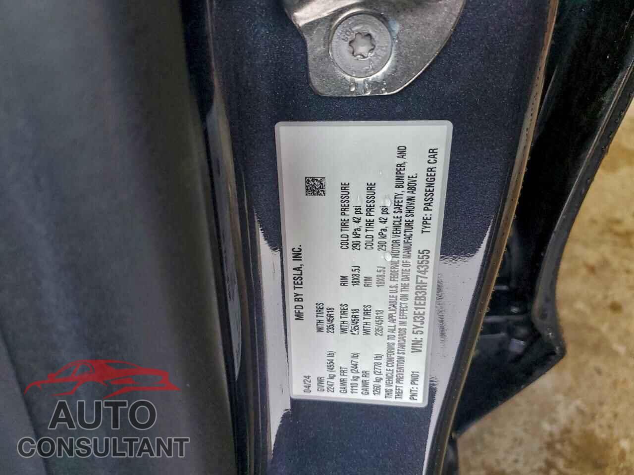 TESLA MODEL 3 2024 - 5YJ3E1EB3RF743555