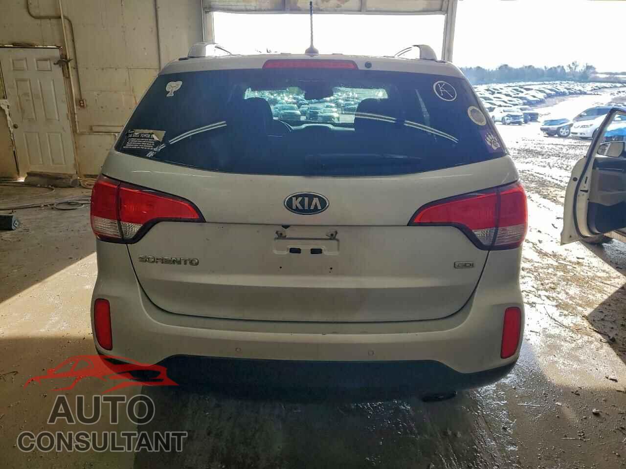 KIA SORENTO 2015 - 5XYKTDA62FG555948