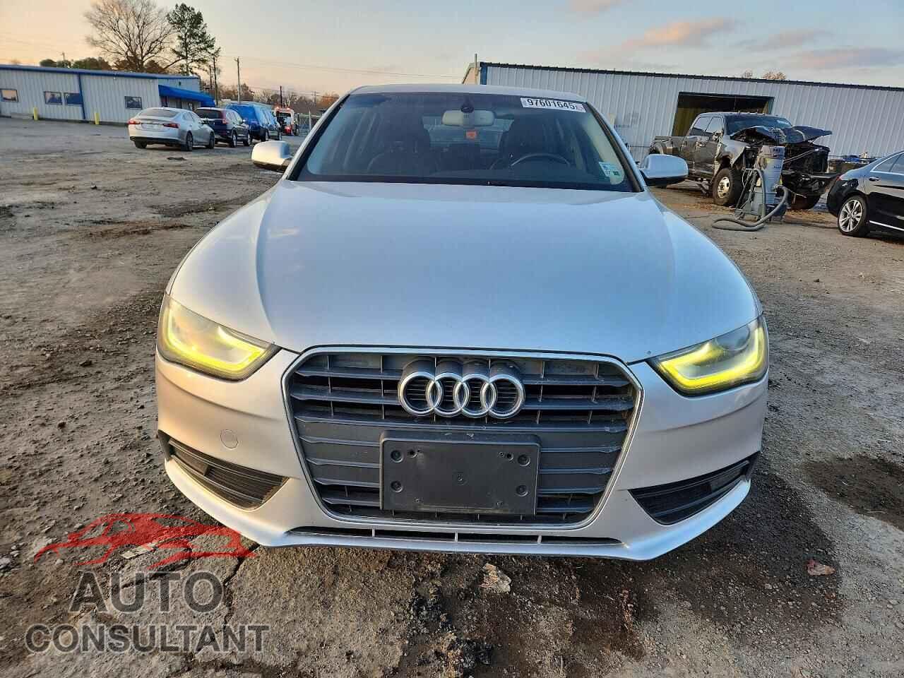 AUDI A4 2013 - WAUEFAFLXDA061929