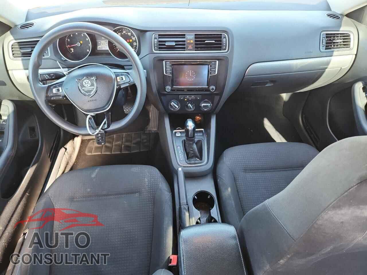 VOLKSWAGEN JETTA 2016 - 3VWD67AJ5GM233666