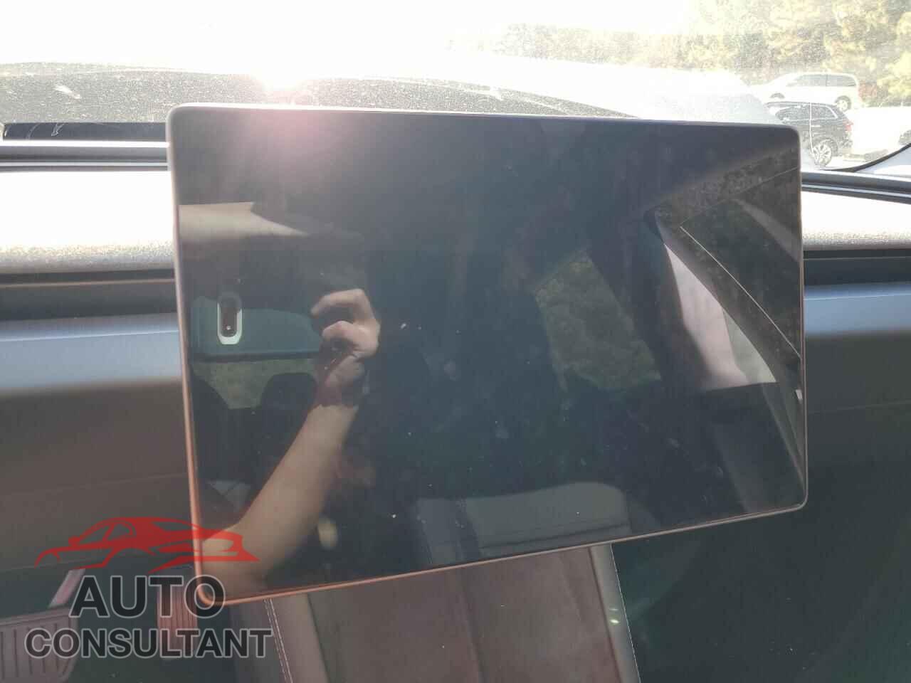 TESLA MODEL 3 2025 - 5YJ3E1EA5SF067378