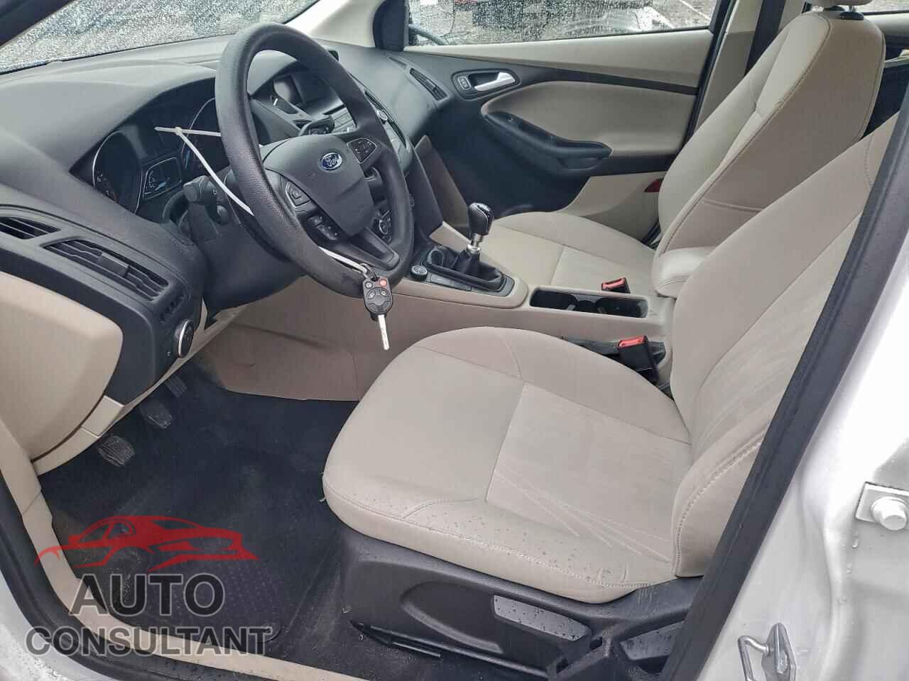 FORD FOCUS 2017 - 1FADP3FE7HL236582