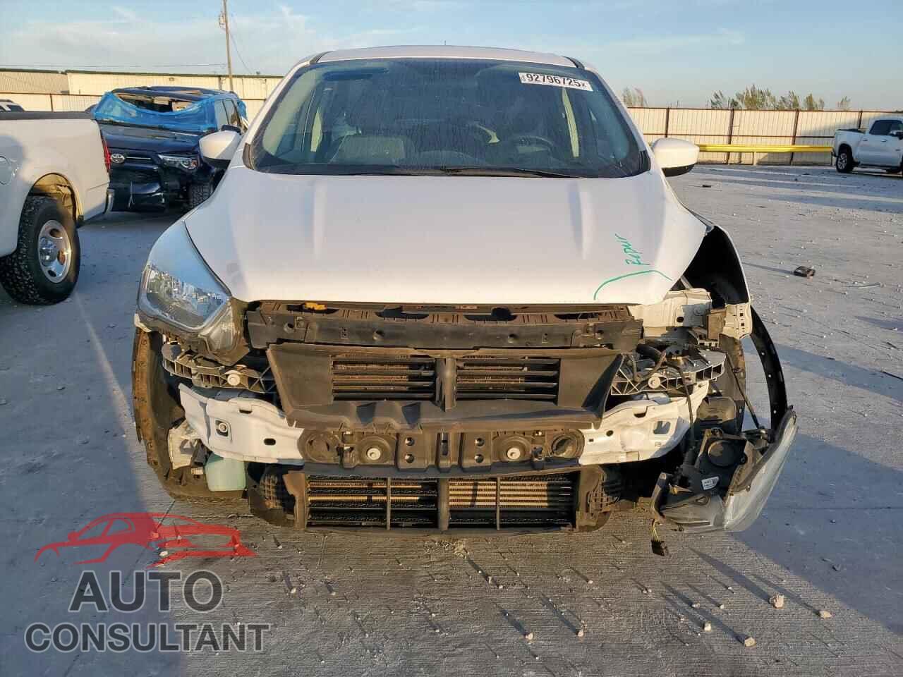 FORD ESCAPE 2017 - 1FMCU9G90HUB04577