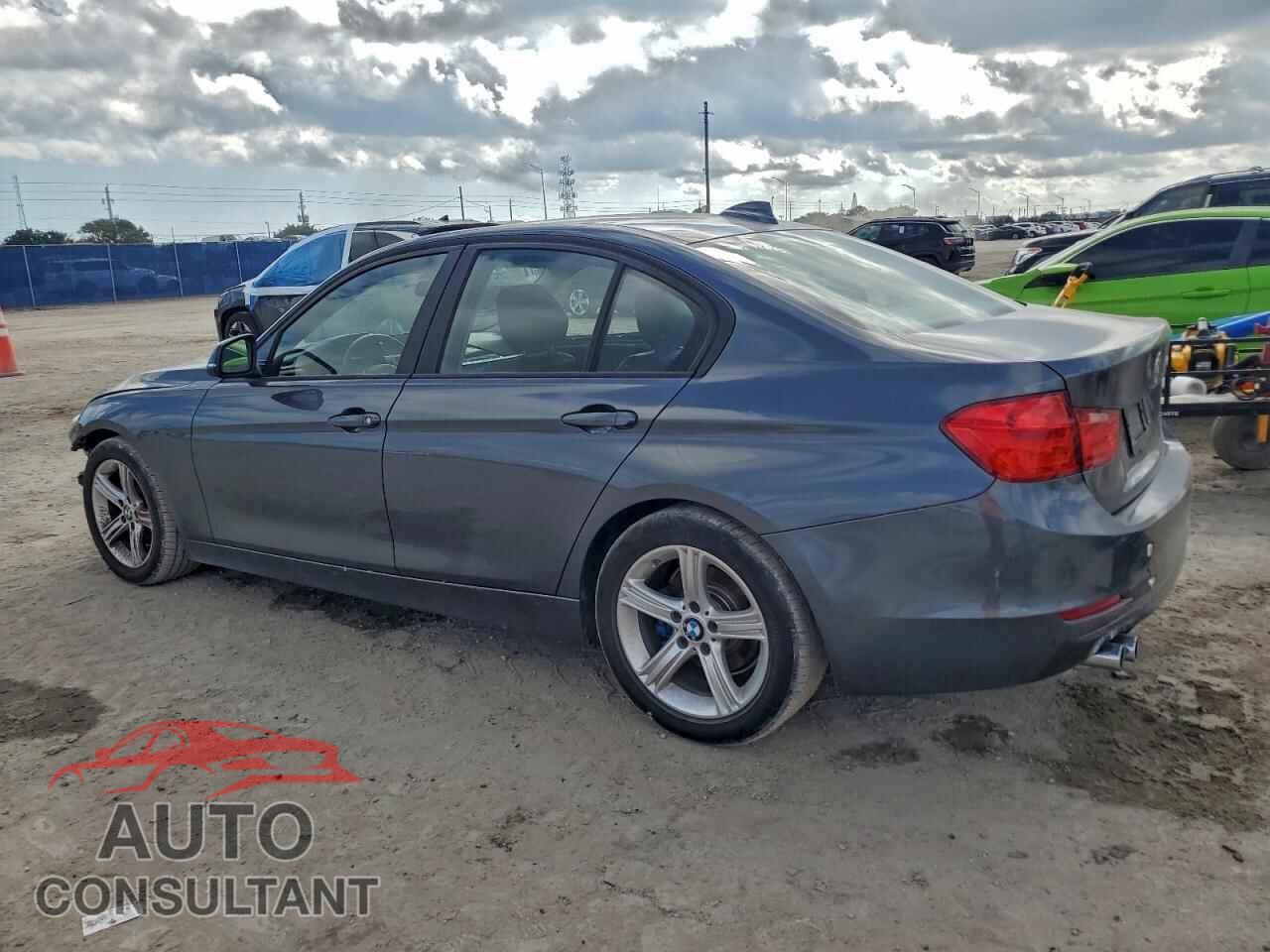 BMW 3 SERIES 2013 - WBA3A5G51DNP22351