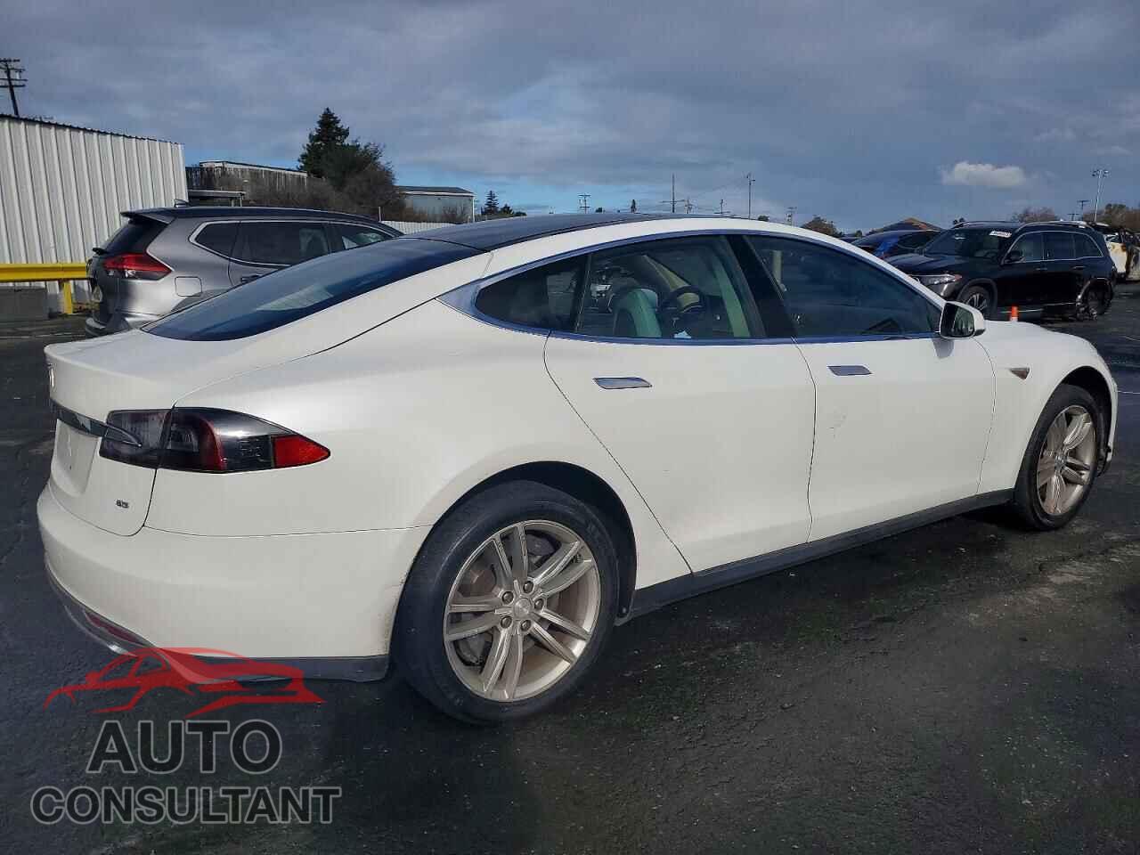 TESLA MODEL S 2013 - 5YJSA1CN2DFP14044