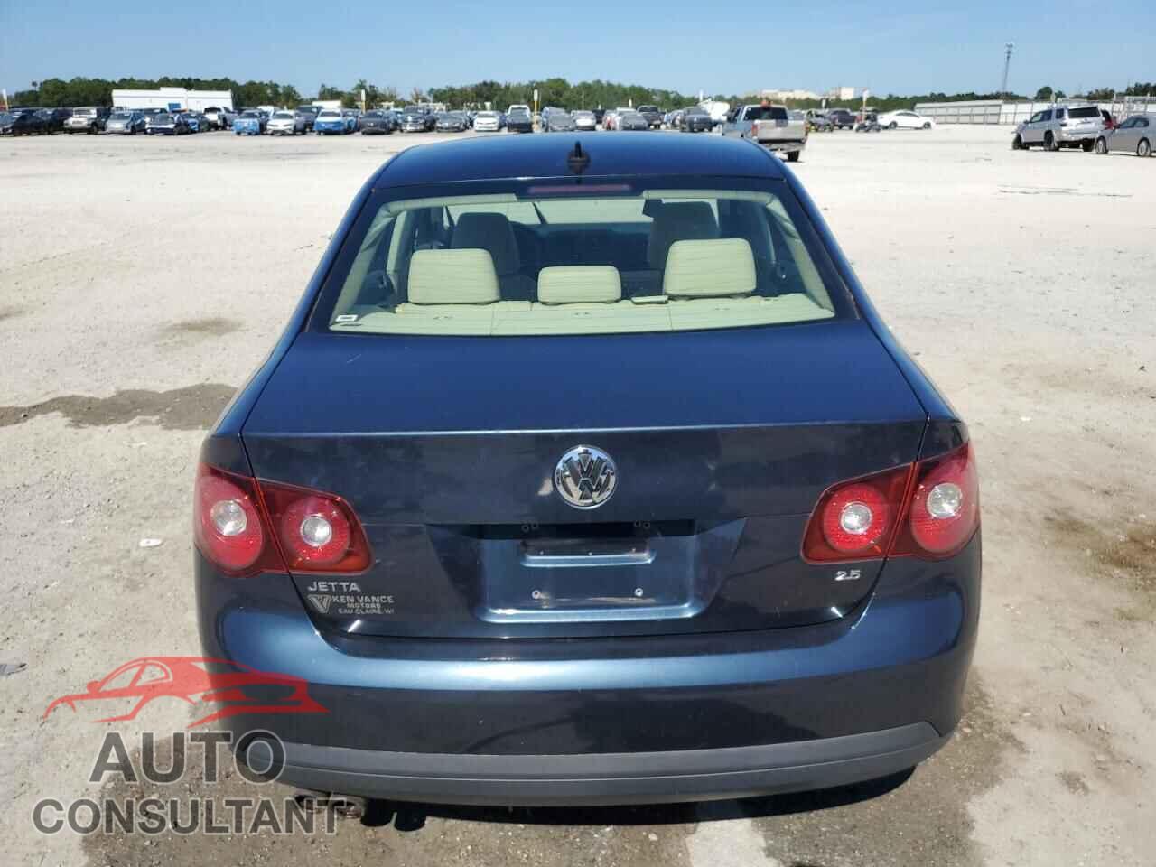 VOLKSWAGEN JETTA 2010 - 3VWRX7AJ0AM036219