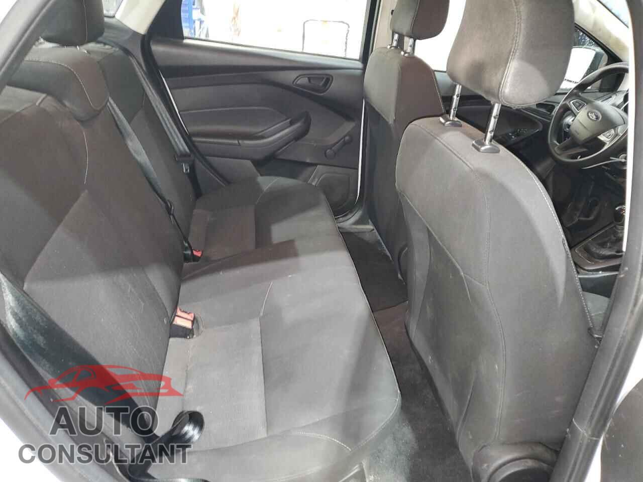 FORD FOCUS 2015 - 1FADP3E26FL285499