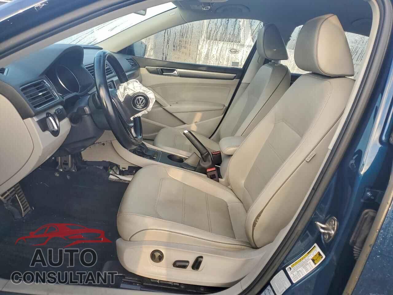 VOLKSWAGEN PASSAT 2018 - 1VWAA7A34JC009607
