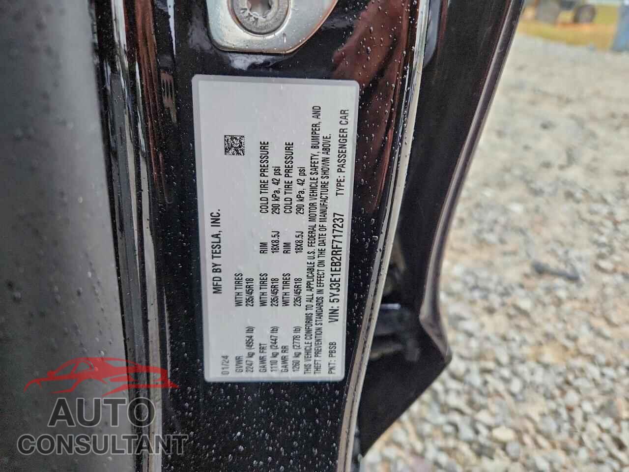 TESLA MODEL 3 2024 - 5YJ3E1EB2RF717237