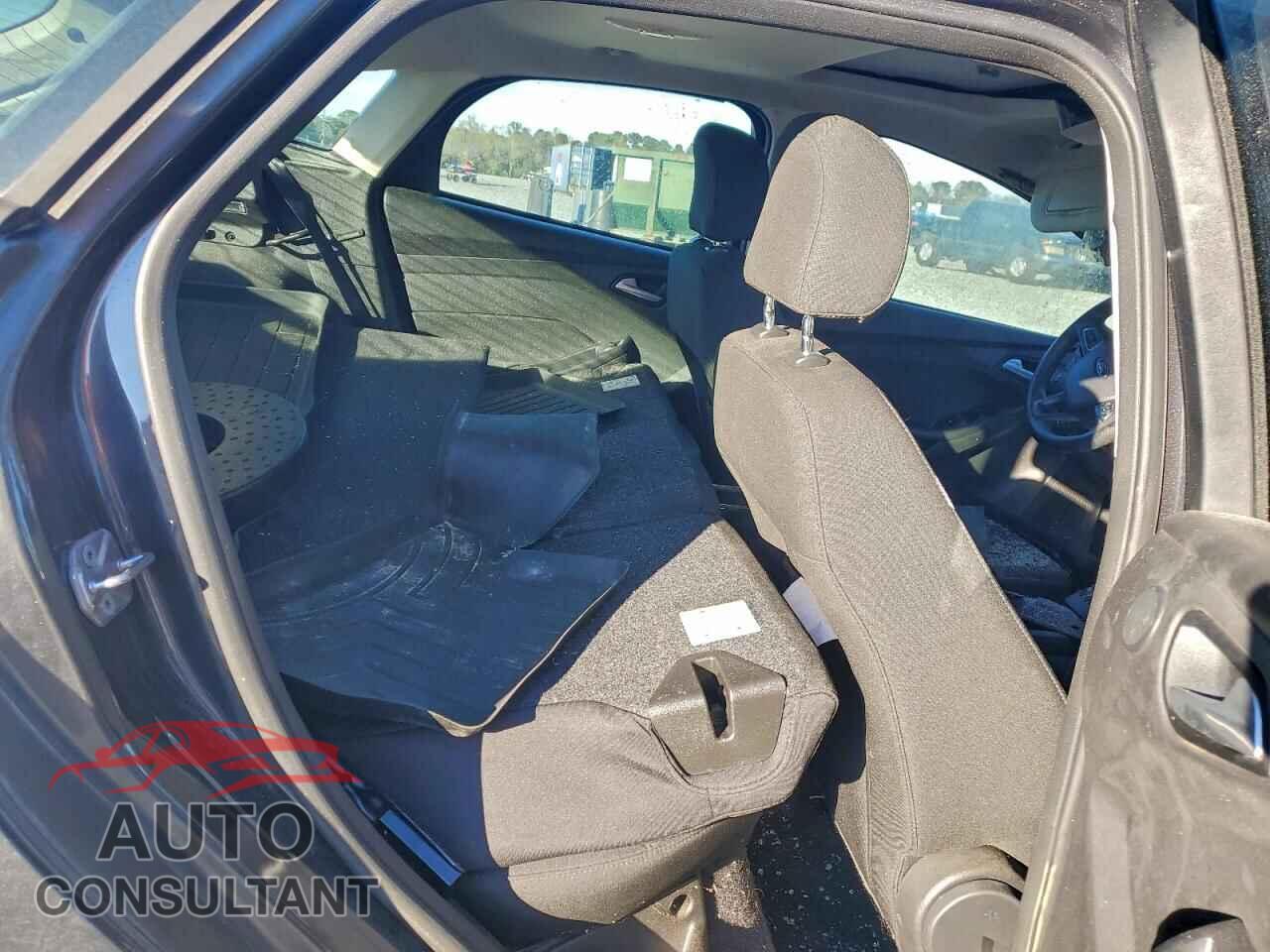 FORD FOCUS 2017 - 1FADP3M29HL305801