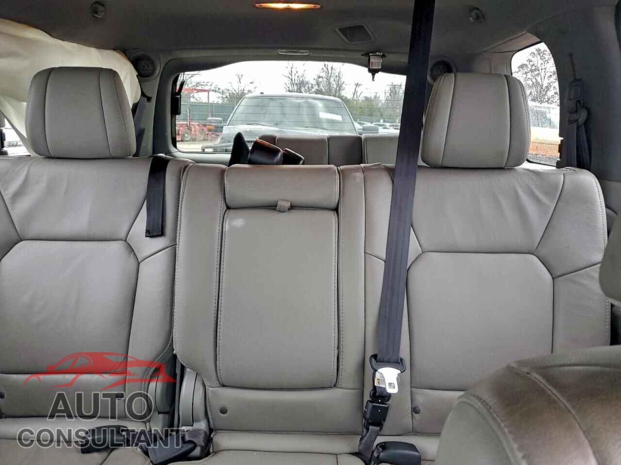 HONDA PILOT 2015 - 5FNYF3H96FB001380