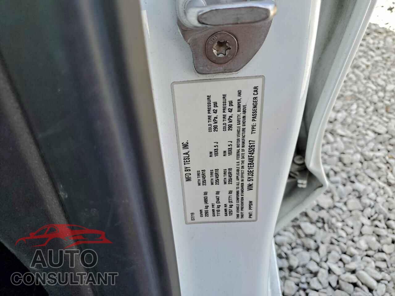TESLA MODEL 3 2019 - 5YJ3E1EB4KF452617