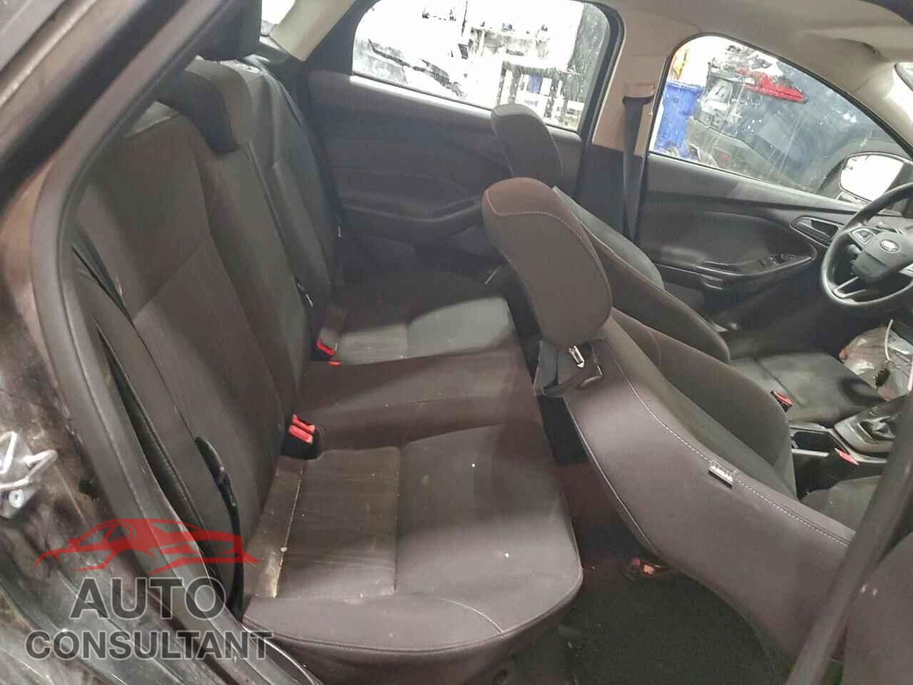 FORD FOCUS 2018 - 1FADP3E25JL215419