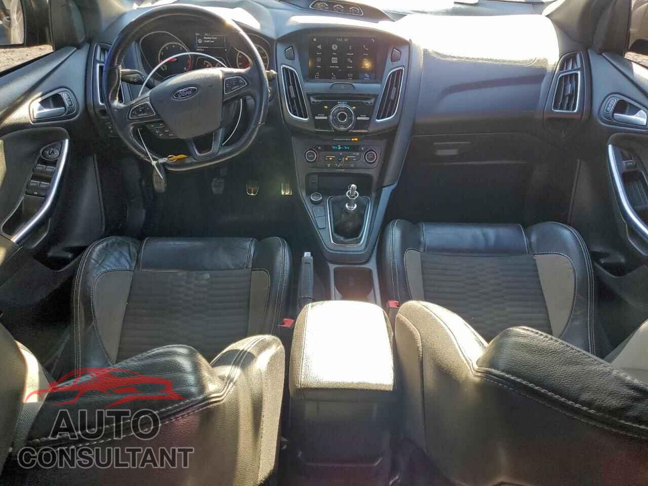 FORD FOCUS 2017 - 1FADP3L95HL348725