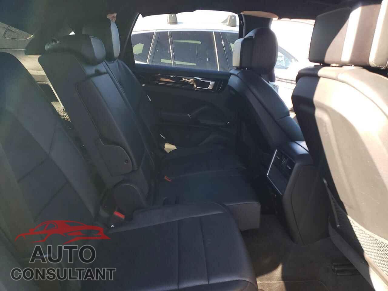 PORSCHE CAYENNE 2019 - WP1AA2AY0KDA02827