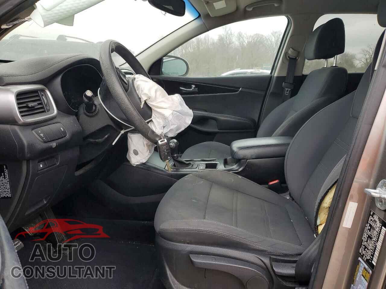 KIA SORENTO 2017 - 5XYPG4A38HG266088
