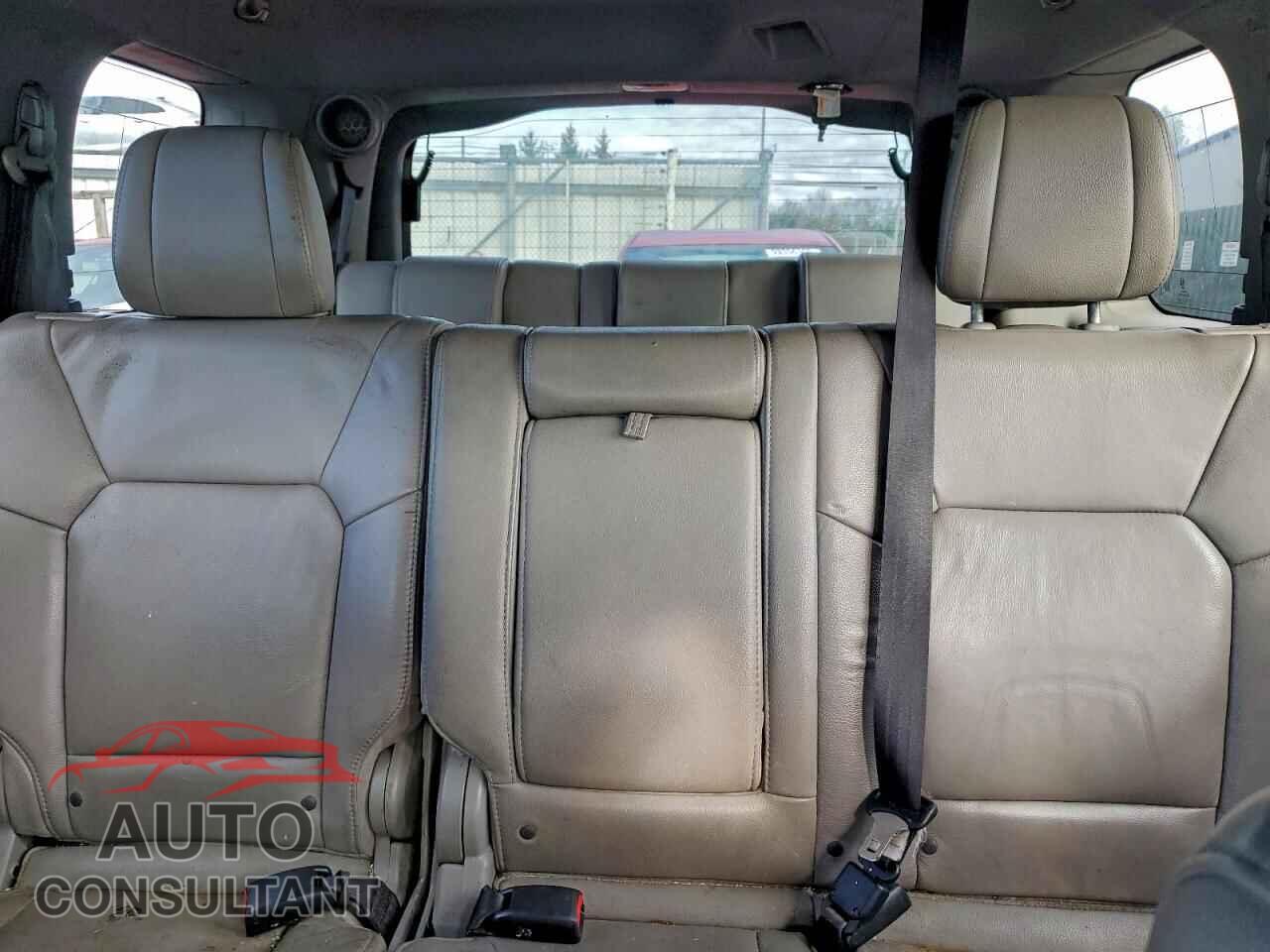 HONDA PILOT 2015 - 5FNYF4H92FB013189