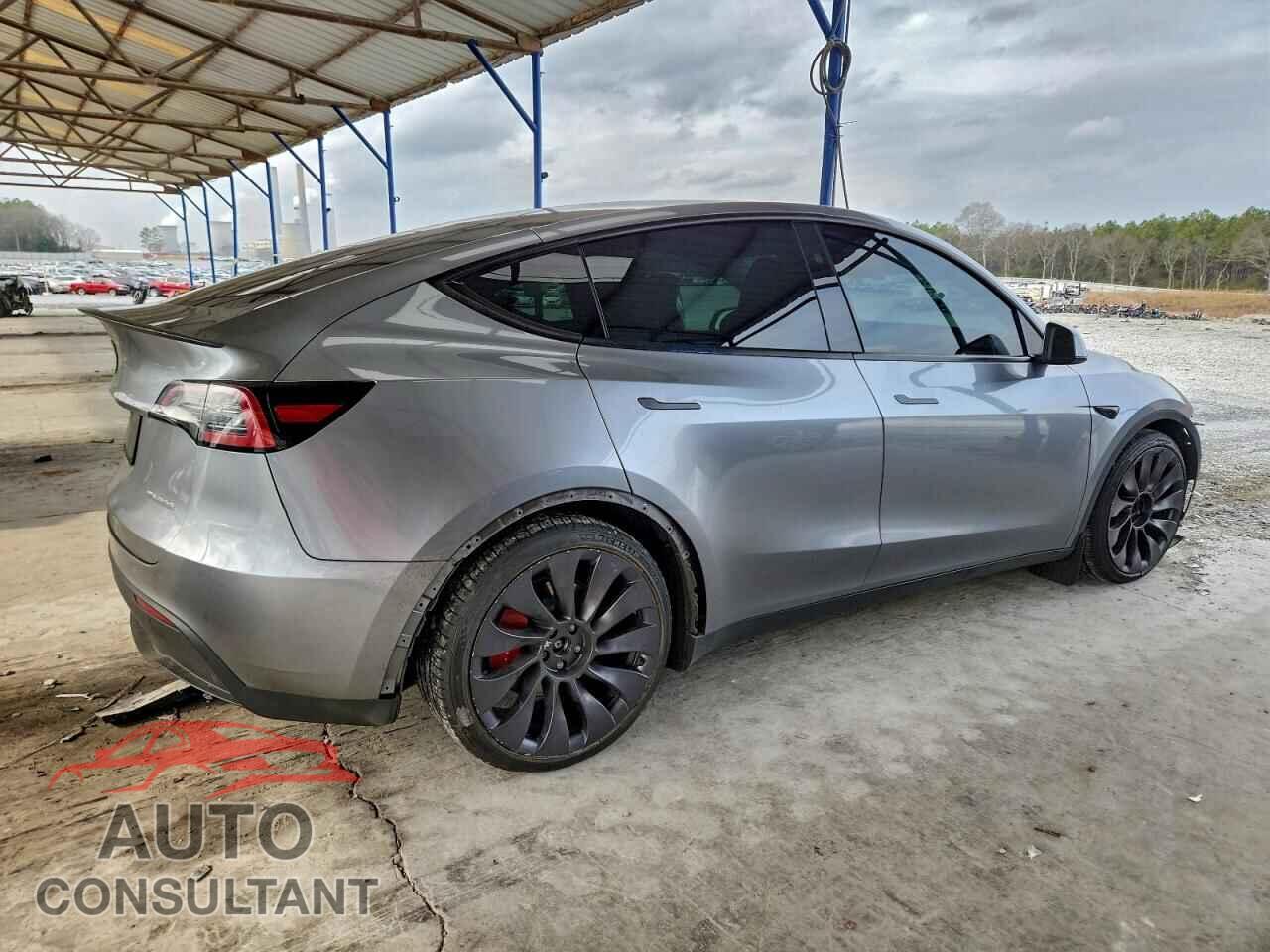 TESLA MODEL Y 2024 - 7SAYGDEF9RA327613