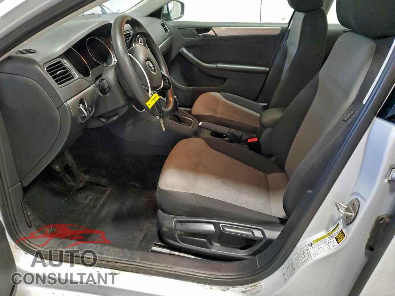 VOLKSWAGEN JETTA 2017 - 3VW2B7AJ0HM405509