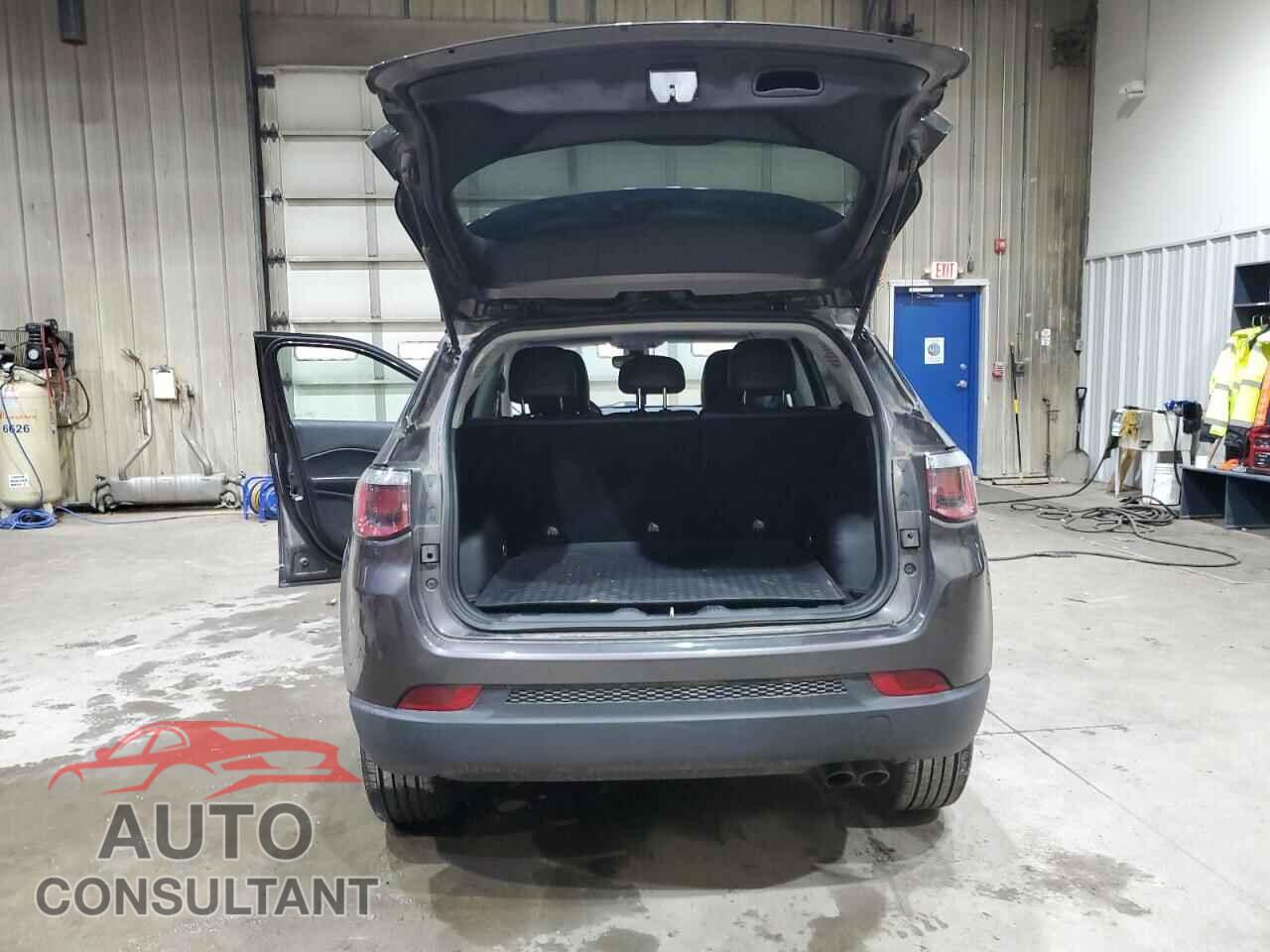 JEEP COMPASS 2018 - 3C4NJDBB8JT483010