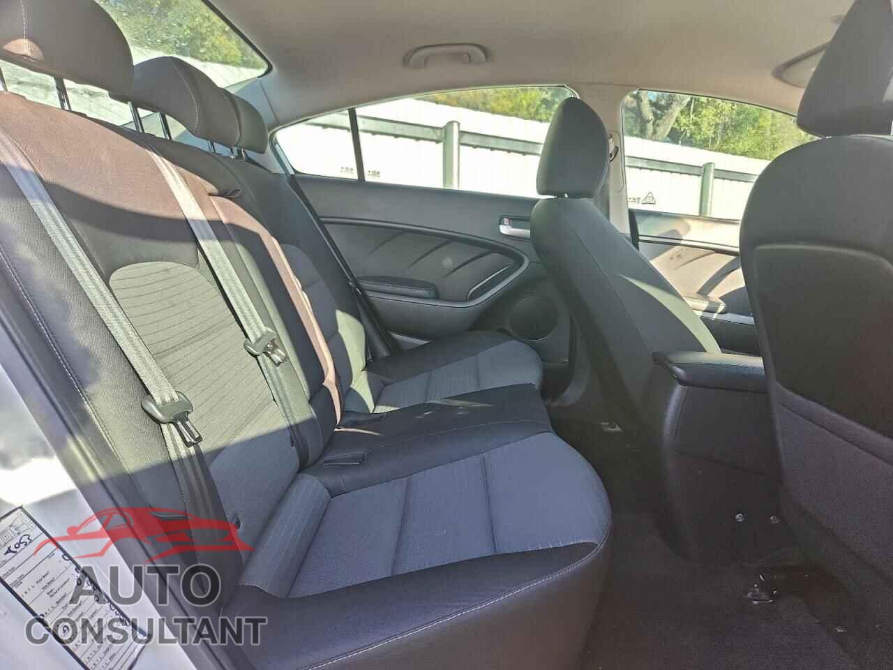 KIA FORTE 2017 - 3KPFL4A79HE008007
