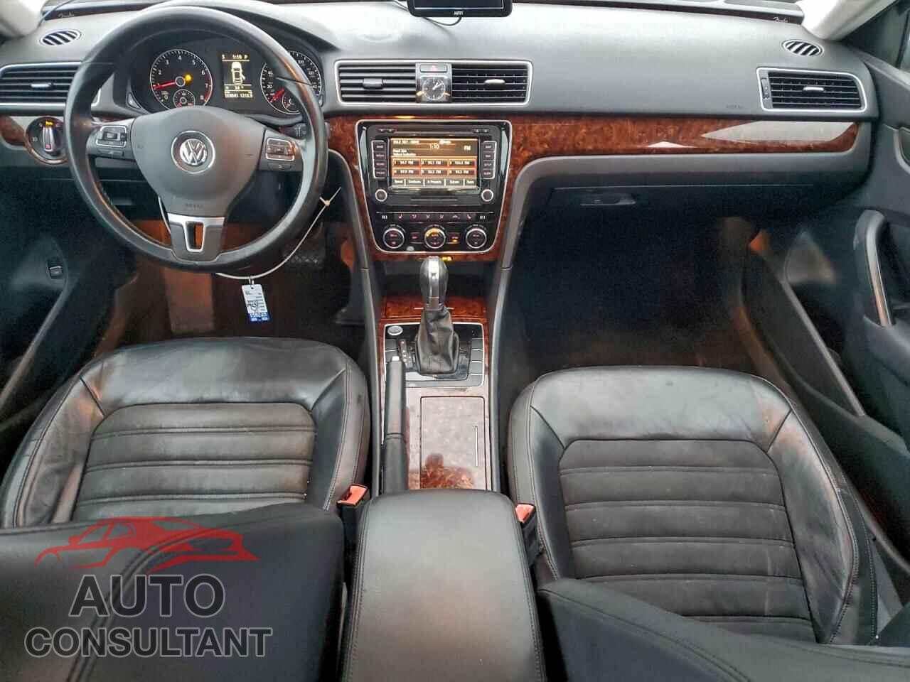 VOLKSWAGEN PASSAT 2012 - 1VWCP7A33CC005381