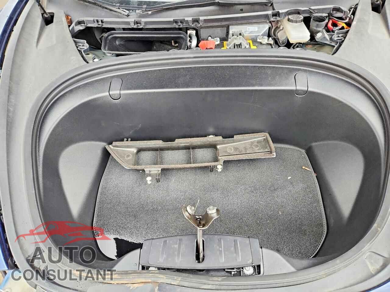 TESLA MODEL 3 2018 - 5YJ3E1EB5JF093745