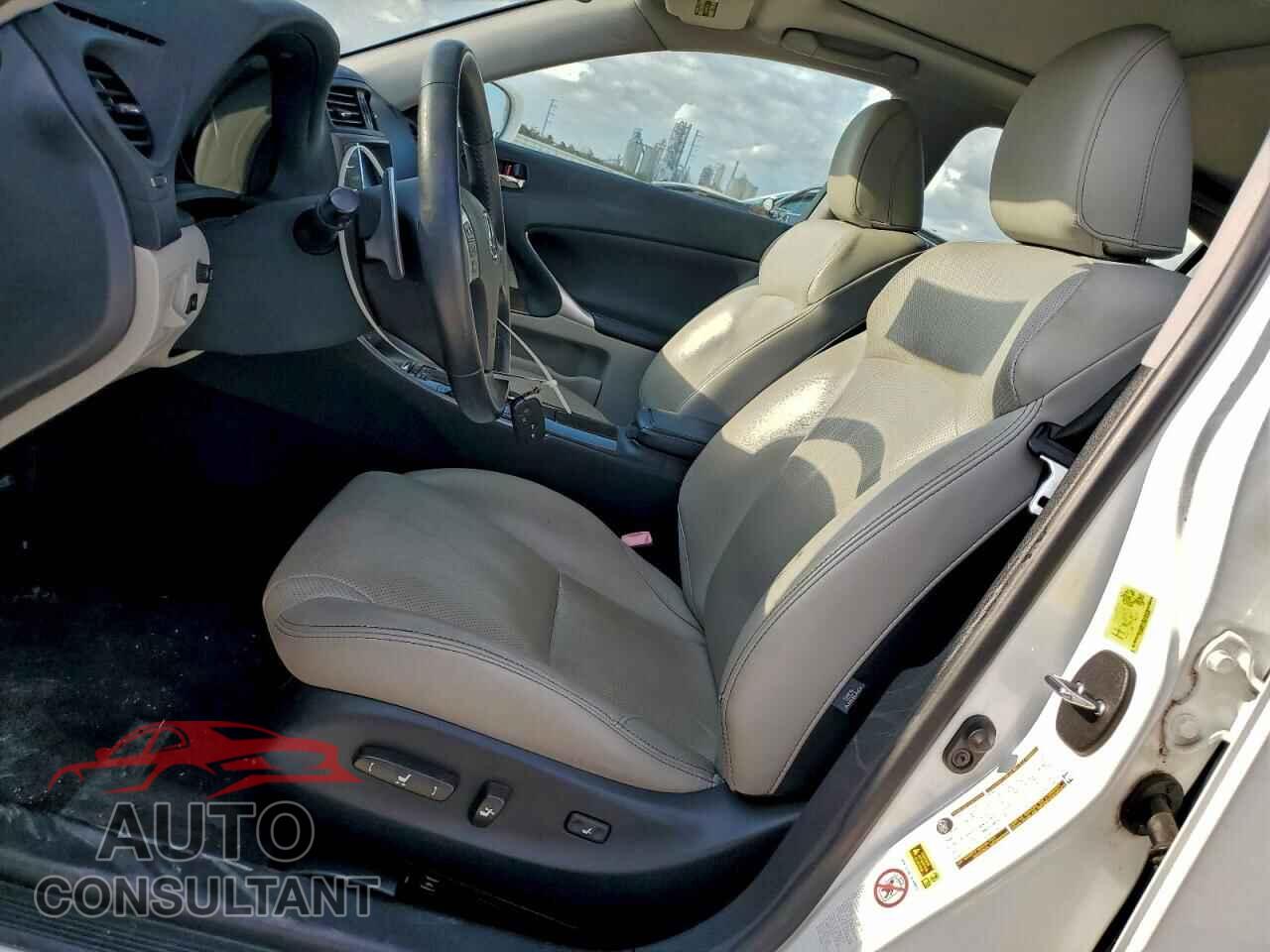 LEXUS IS 2011 - JTHBF5C23B5142445