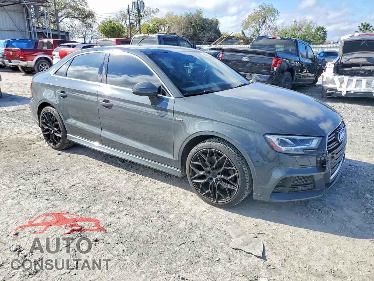 AUDI A3 2018 - WAUGUGFF8J1015944