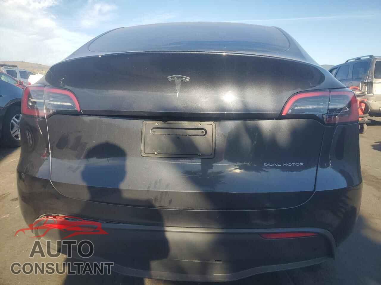 2024 TESLA MODEL Y ELECTRIC 7SAYGDEE2RF212930