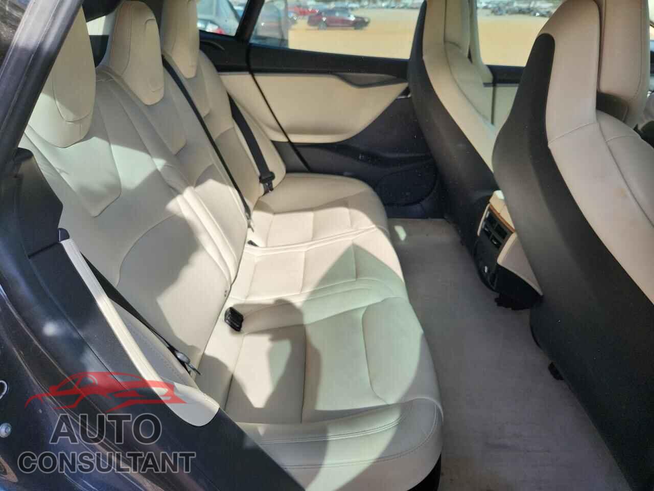 TESLA MODEL S 2018 - 5YJSA1E24JF277176