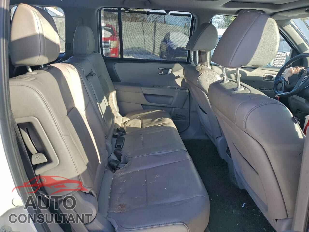 HONDA PILOT 2015 - 5FNYF4H97FB002012