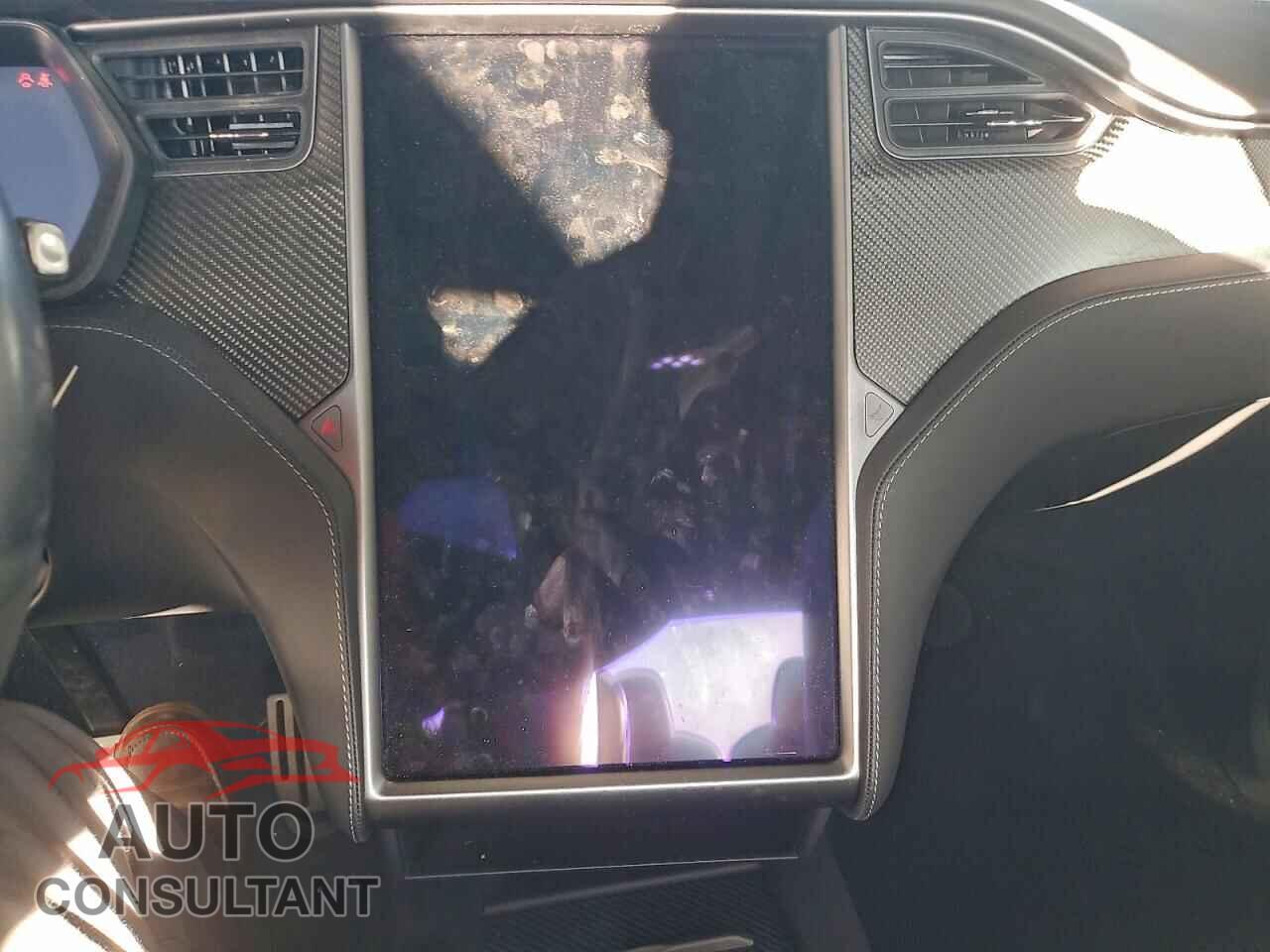 TESLA MODEL X 2019 - 5YJXCBE42KF200217