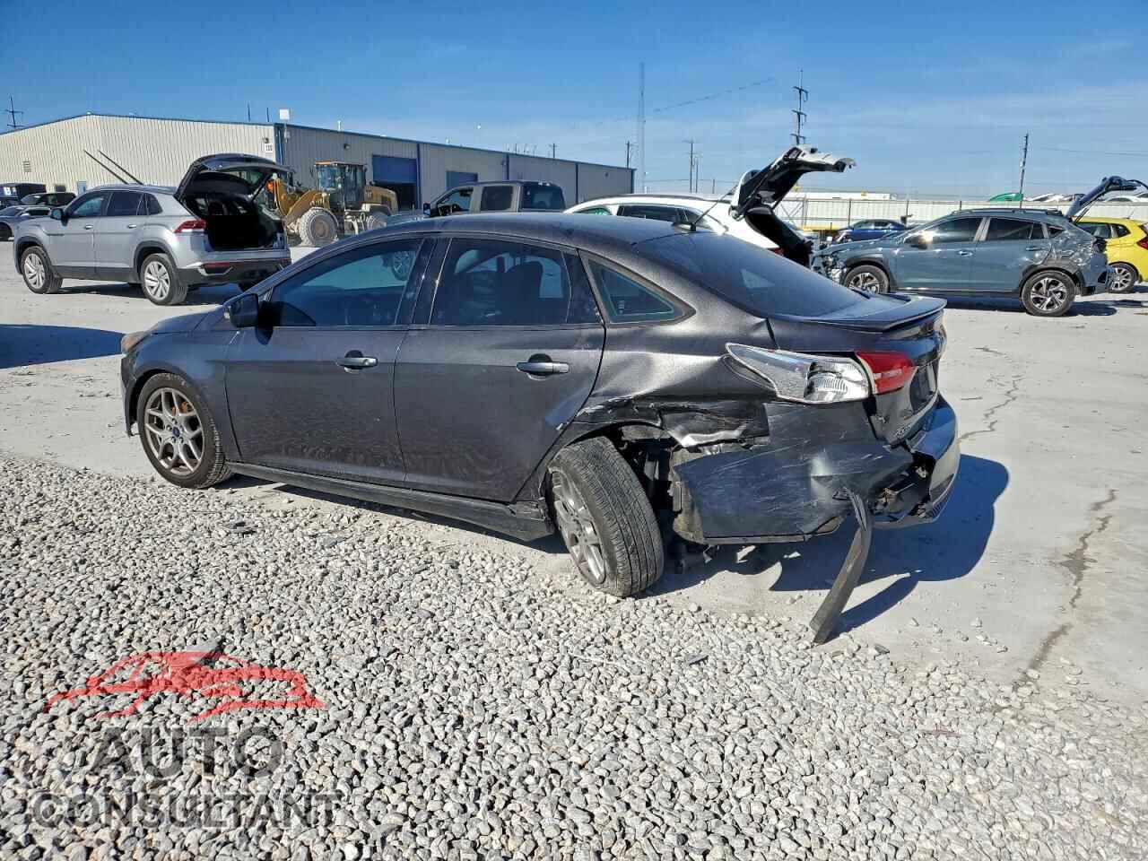 FORD FOCUS 2015 - 1FADP3F28FL384906