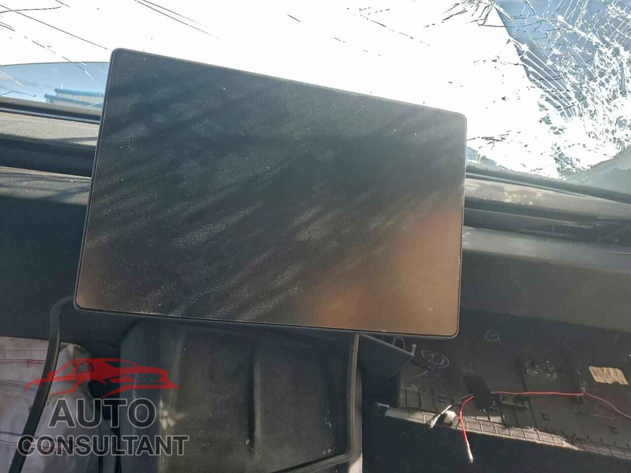 TESLA MODEL 3 2024 - 5YJ3E1EA6RF832575