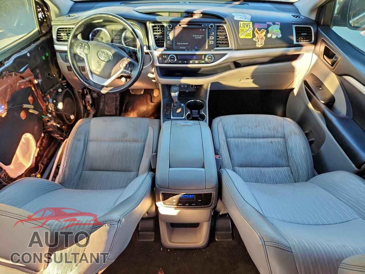 TOYOTA HIGHLANDER 2018 - 5TDZZRFH6JS281184